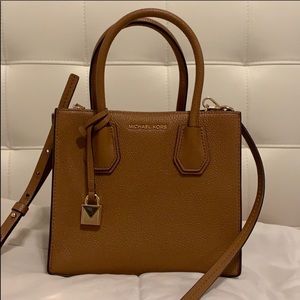 Michael kors crossbody bag